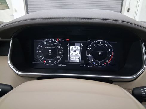 Used 2018 Land Rover Range Rover Long Wheelbase Supercharged image 17