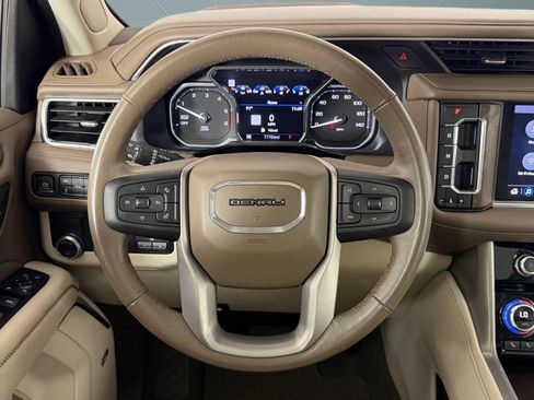 Used 2021 GMC Yukon Denali w/ Denali Premium Package RWD image 11