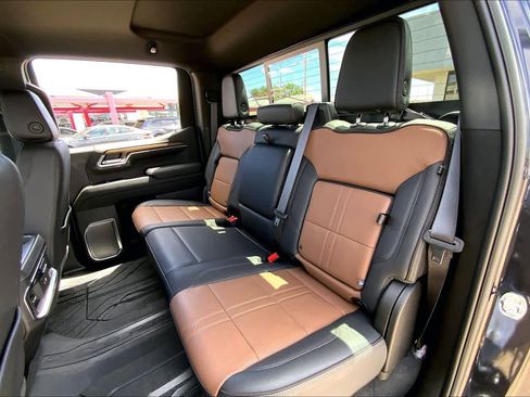 Used 2024 Chevrolet Silverado 1500 High Country w/ Technology Package AWD/4WD image 21