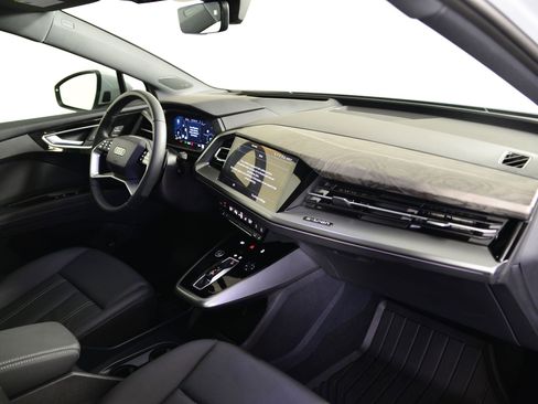 Used 2025 Audi Q4 e-tron Prestige w/ Black Optic Package image 21