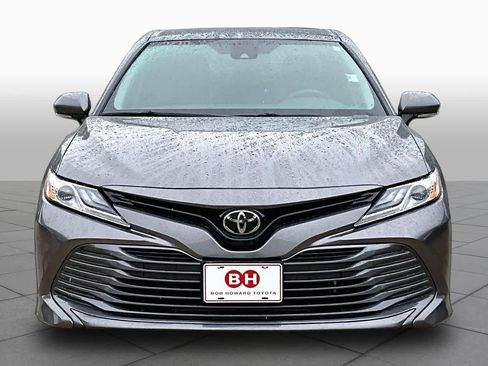 Used 2020 Toyota Camry XLE FWD image 4