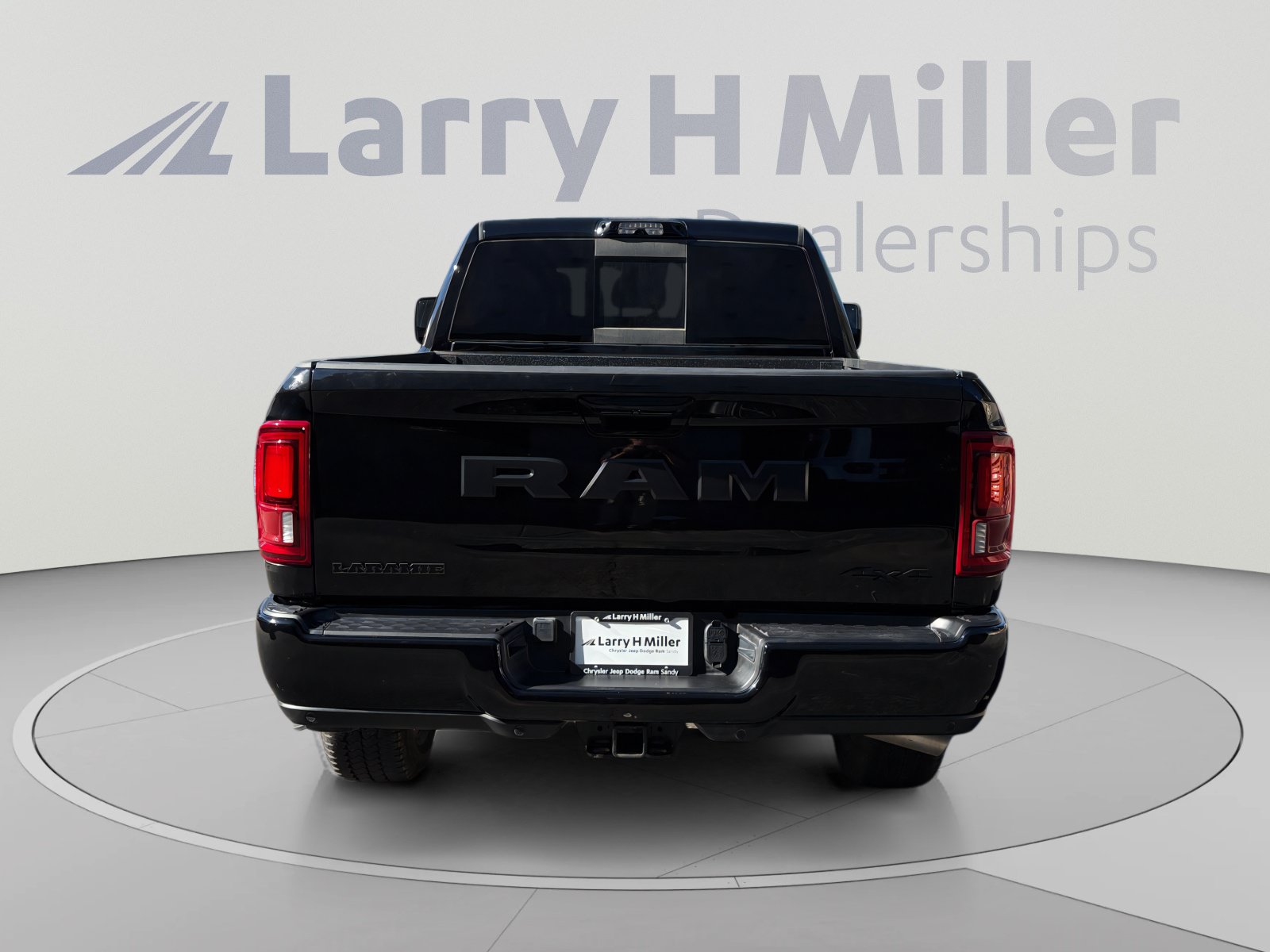 Used 2026 RAM 3500 Laramie AWD/4WD image 4