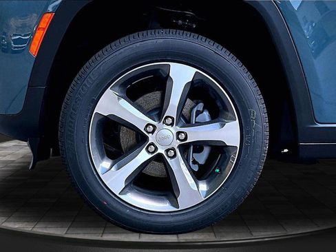 New 2026 Jeep Grand Cherokee Limited AWD/4WD image 11