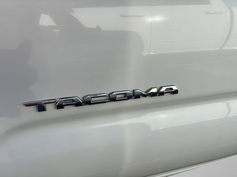 Used 2023 Toyota Tacoma TRD Off-Road image 11