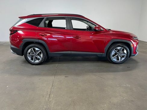 Used 2025 Hyundai Tucson SEL FWD image 2