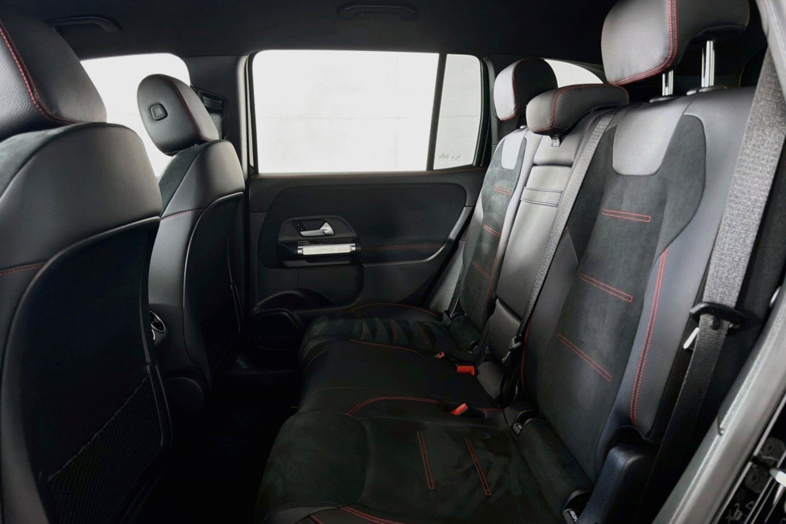 Used 2023 Mercedes-Benz GLB 250 4MATIC image 8