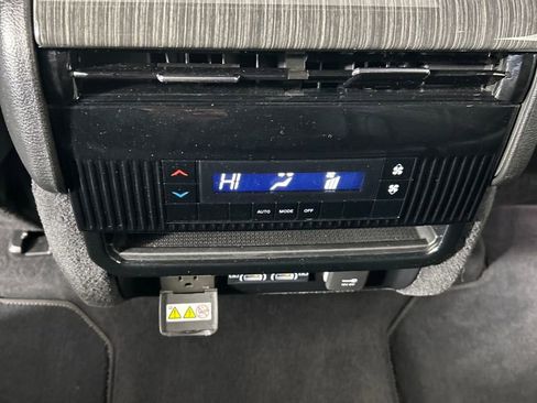 Used 2022 Jeep Wagoneer Series II w/ Premium Group I image 19