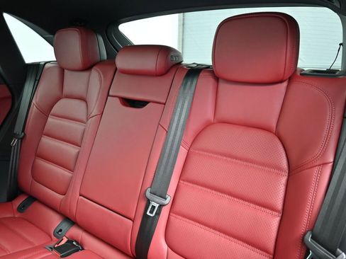 Used 2026 Porsche Macan AWD/4WD image 6