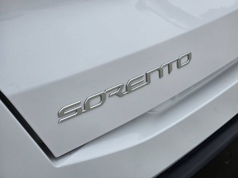 Used 2025 Kia Sorento S FWD image 16