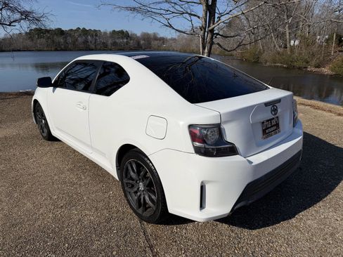 Used 2014 Scion tC image 9