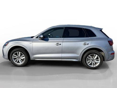 Used 2022 Audi Q5 2.0T Premium w/ Convenience Package image 2