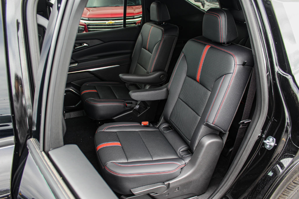 New 2026 Chevrolet Traverse RS w/ LPO, Floor Liner Package FWD image 25