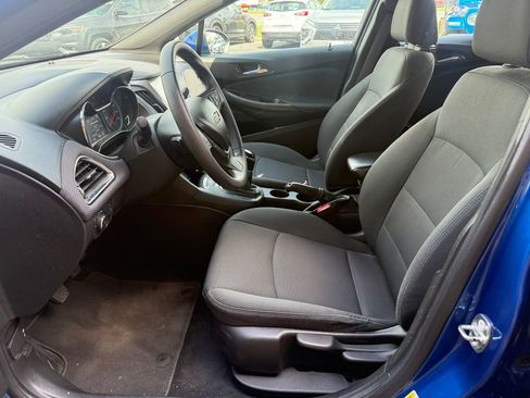Used 2018 Chevrolet Cruze LT FWD image 14