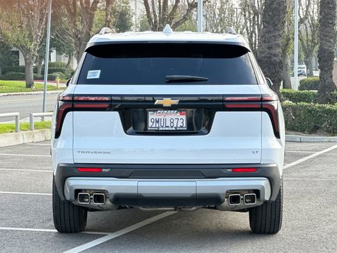 Used 2024 Chevrolet Traverse LT image 5