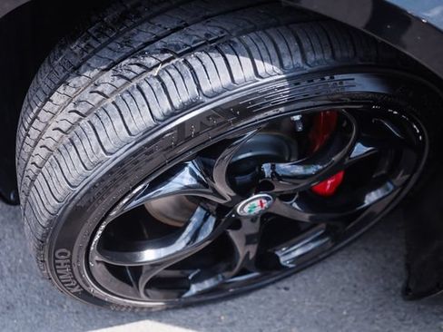 Used 2018 Alfa Romeo Giulia Ti Sport w/ Quick Order Package 22S Sport AWD/4WD image 56