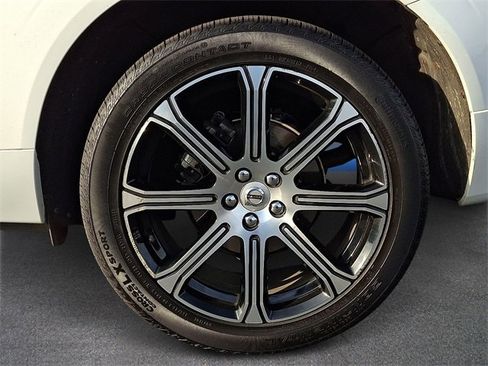 Used 2019 Volvo XC60 T5 Inscription image 7