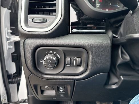 New 2026 RAM 1500 Laramie AWD/4WD image 17