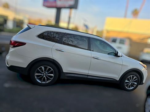 Used 2017 Hyundai Santa Fe SE image 7