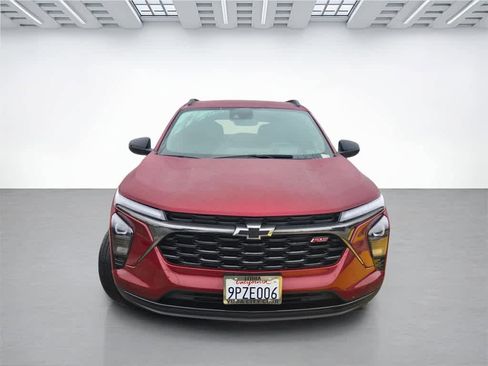 Used 2024 Chevrolet Trax RS image 2