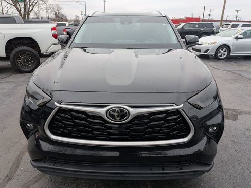Certified 2022 Toyota Highlander XLE image 2