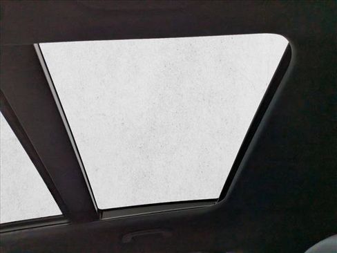 Used 2025 Mercedes-Benz GLC 300 image 19