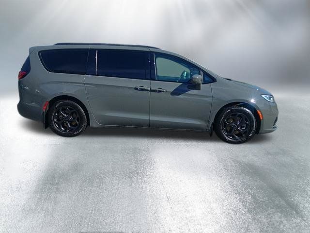 Used 2021 Chrysler Pacifica Limited w/ Uconnect Theater Family Group FWD image 7