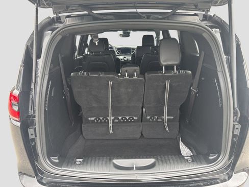 Used 2025 Chrysler Pacifica Select FWD image 21