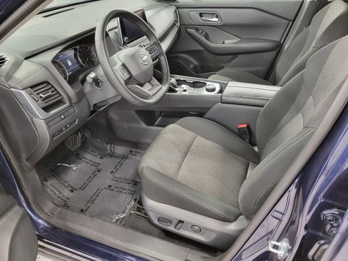 Used 2025 Nissan Rogue SV image 9