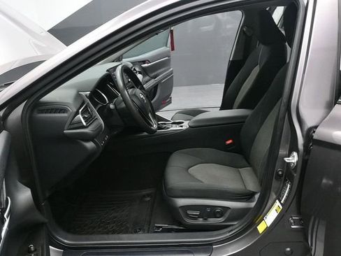 Used 2021 Toyota Camry LE image 9