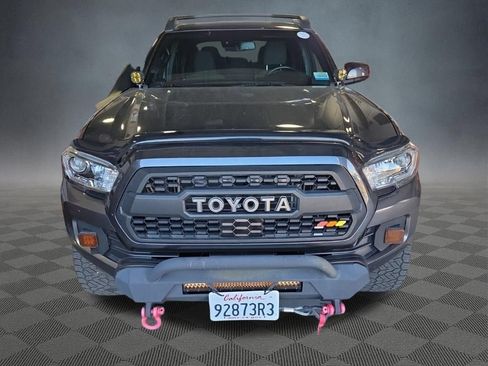 Used 2019 Toyota Tacoma TRD Off-Road w/ Technology Package AWD/4WD image 3