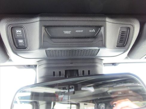 Used 2025 Jeep Wrangler Unlimited Sahara w/ Safety Group AWD/4WD image 30