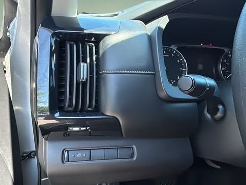 Used 2025 Nissan Pathfinder S FWD image 21