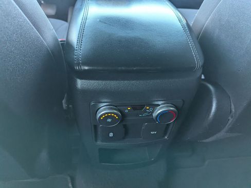 Used 2020 Ford Explorer XLT image 25