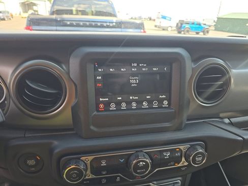 Used 2022 Jeep Wrangler Unlimited Sport AWD/4WD image 6