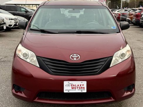 Used 2014 Toyota Sienna L FWD image 2