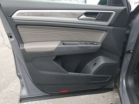 Used 2021 Volkswagen Atlas Cross Sport SE image 32