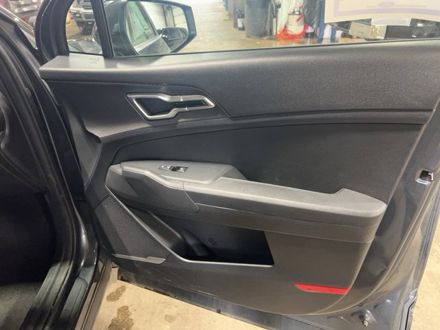 Used 2023 Kia Sportage LX AWD/4WD image 25