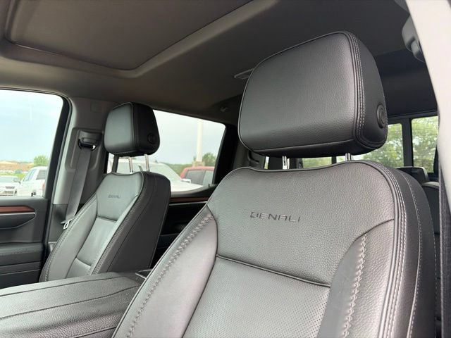 Used 2025 GMC Sierra 1500 Denali AWD/4WD image 12