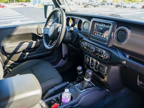 Used 2022 Jeep Gladiator Willys image 32