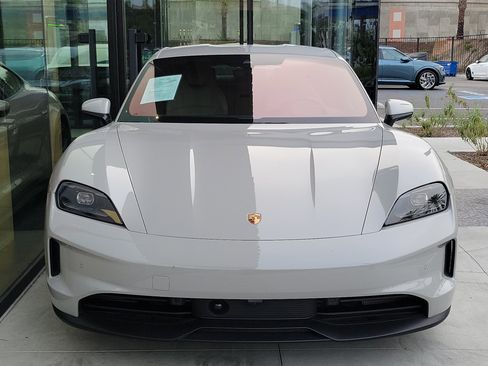 Used 2025 Porsche Taycan image 5