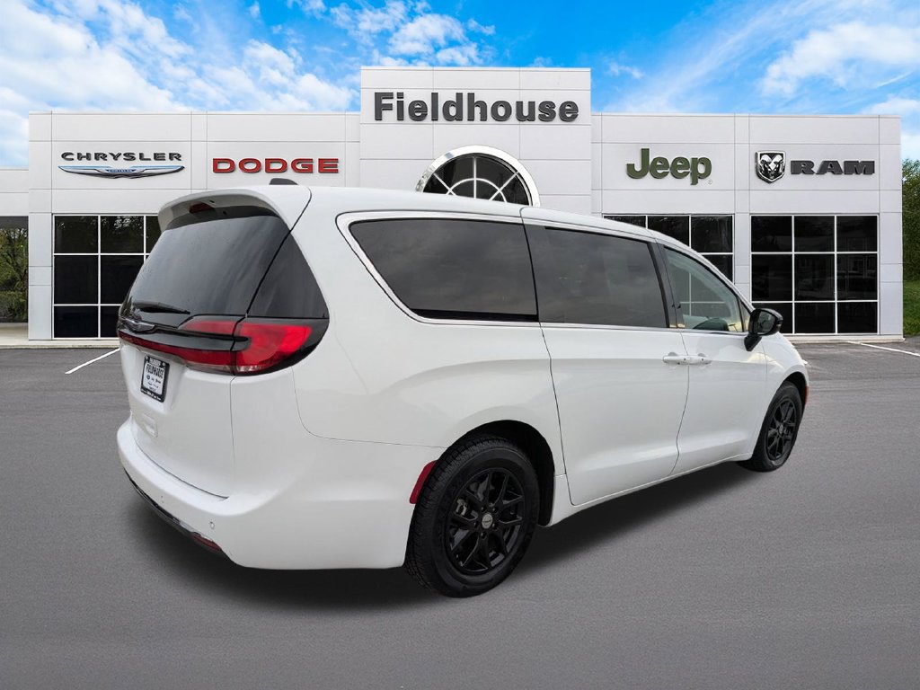 Used 2024 Chrysler Pacifica Touring-L FWD image 5