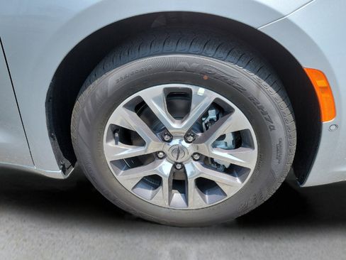 New 2023 Chrysler Pacifica Pinnacle image 23