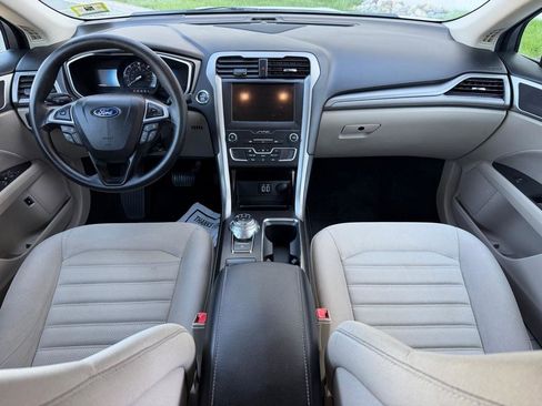 Used 2019 Ford Fusion SE FWD image 16