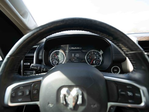 Used 2019 RAM 1500 Laramie image 14