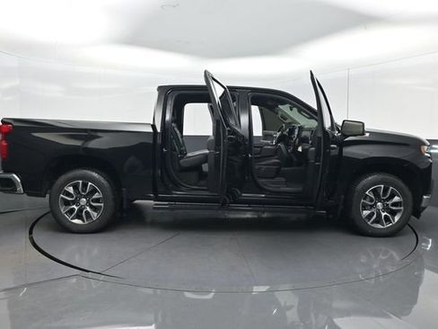 Used 2022 Chevrolet Silverado 1500 LT AWD/4WD image 40