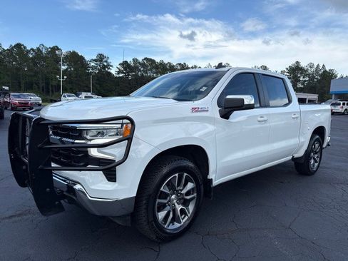 Used 2024 Chevrolet Silverado 1500 LT AWD/4WD image 9