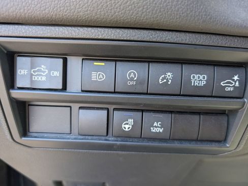 Used 2023 Toyota Tundra Limited image 23