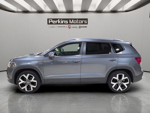 Used 2022 Volkswagen Taos SEL w/ Panoramic Sunroof Package AWD/4WD image 2