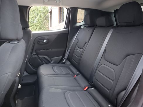 Used 2021 Jeep Renegade Latitude FWD image 24