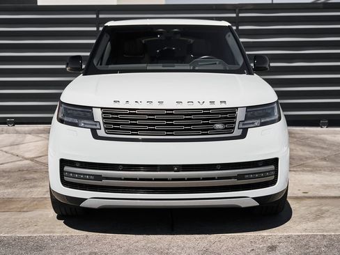 Used 2025 Land Rover Range Rover SE AWD/4WD image 11